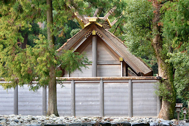 御饌殿（みけでん）