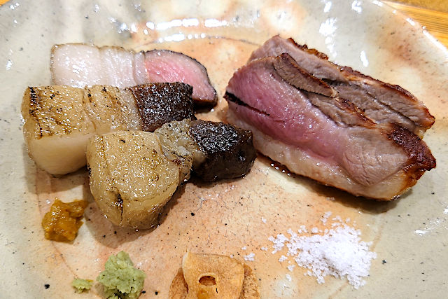 猪のローストと塩